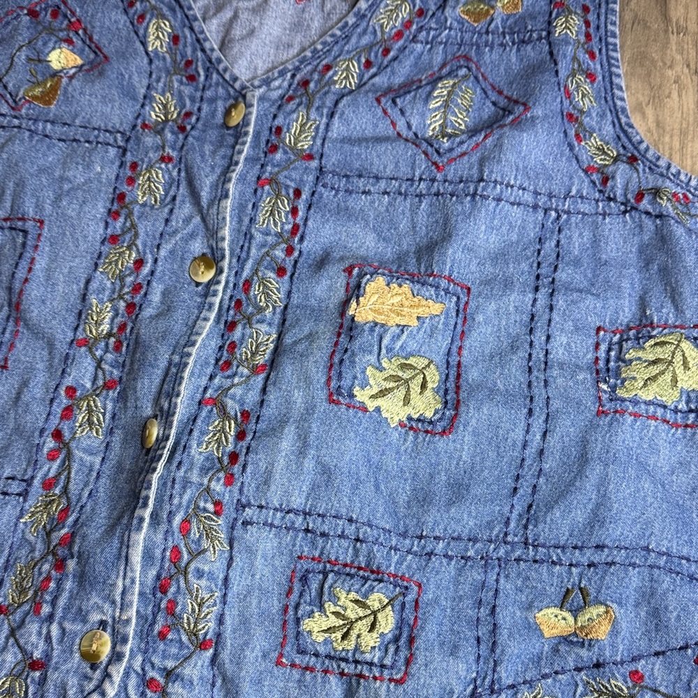 Vintage Cottagecore Bobbie Brooks Denim Vest with Floral Embroidery - Picture 4 of 6